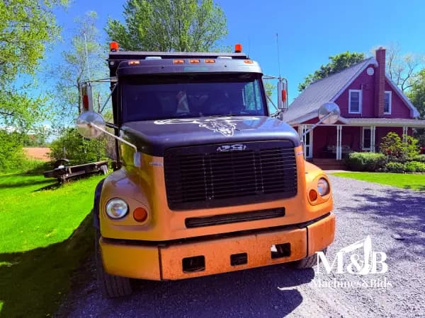 2002 Freightliner FLD112 , Vocational / Heavy Trucks
