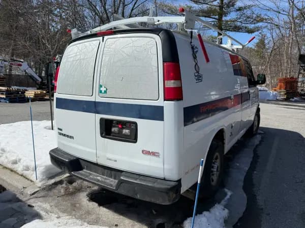 2010 GMC SAVANA G2500 — photo 3