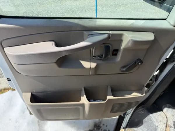 2010 GMC SAVANA G2500 — photo 9