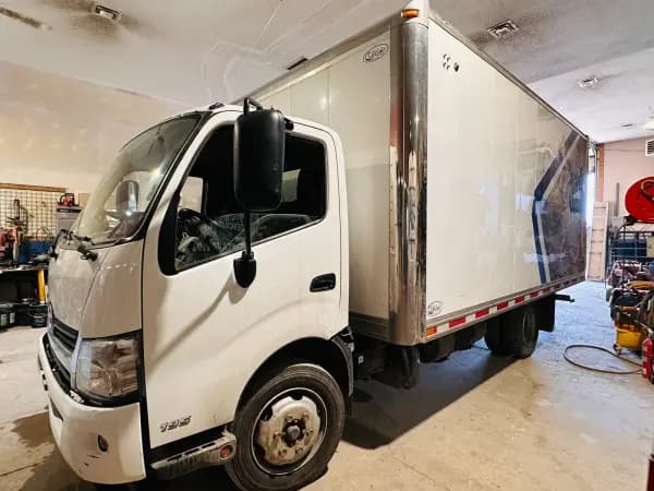 2019 HINO 195 — photo 5