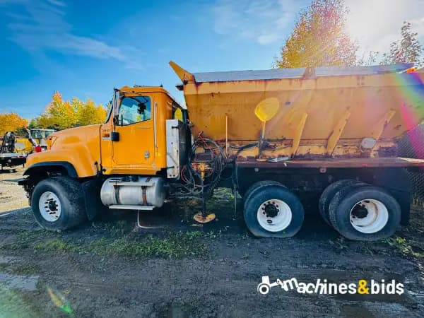 2001 INTERNATIONAL PAYSTAR 5500 1412