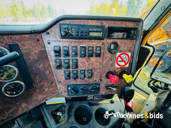 2001 INTERNATIONAL PAYSTAR 5500 1412 — photo 19