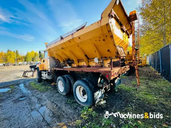 2001 INTERNATIONAL PAYSTAR 5500 1412 — photo 2