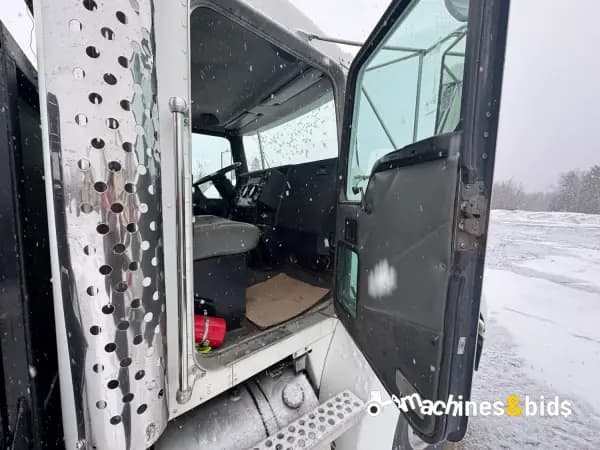 2000 KENWORTH T300 — photo 11
