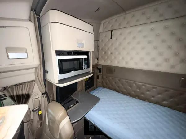 2015 KENWORTH T680 — photo 4