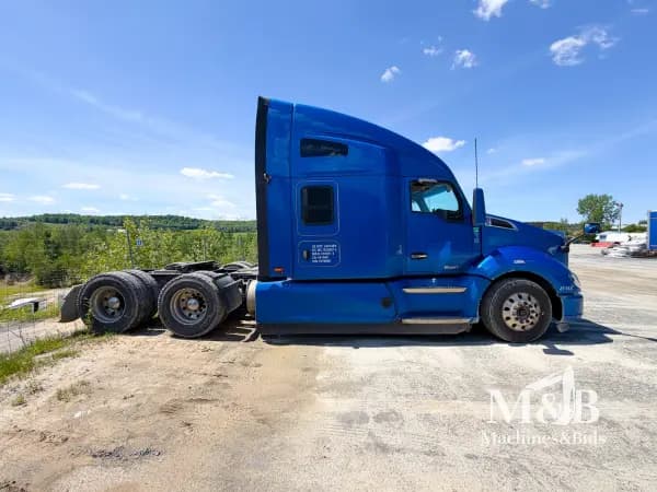 KENWORTH T680 2021 — side view