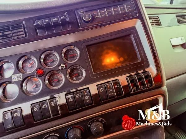 2013 KENWORTH T800 2001R — photo 16