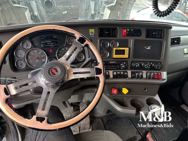 2017 KENWORTH T880 — photo 7