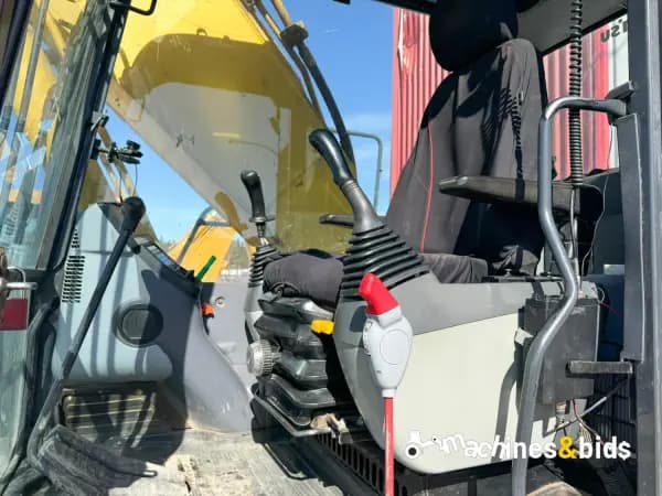 2010 KOMATSU PC200 LC-8 — photo 27