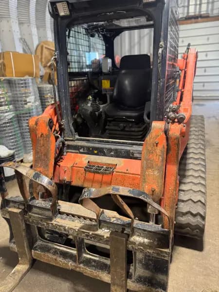 KUBOTA SVL75-2 — vue intérieur cabine