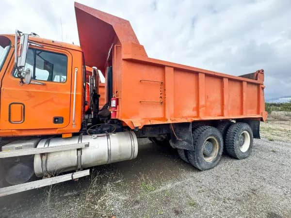 1999 MACK CL713 — photo 2