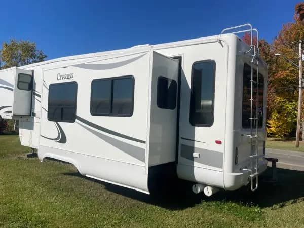 2006 NEWMAR CYPRESS 32CKRE — photo 2