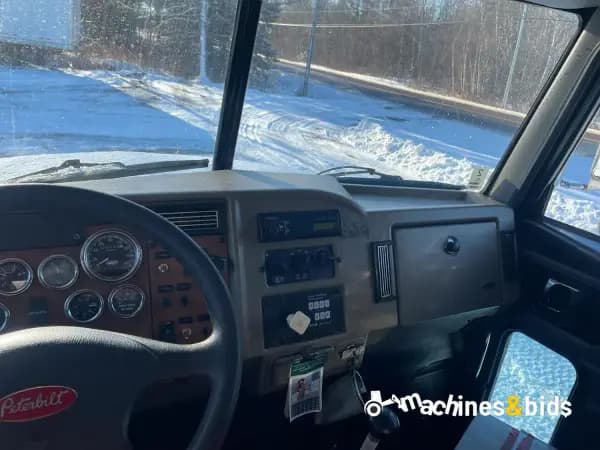 2008 PETERBILT 335 — photo 5