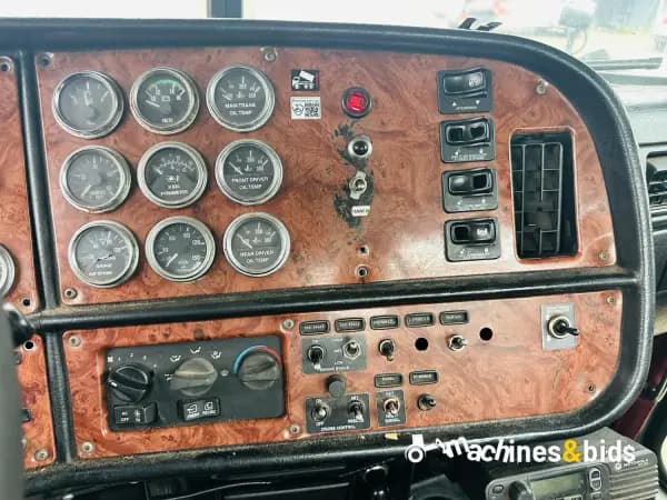 2005 PETERBILT 378 — photo 17