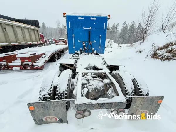 2014 PETERBILT 388 — photo 2