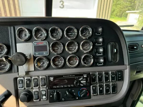 2018 PETERBILT 389