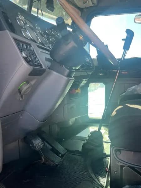2020 PETERBILT 389 — photo 8