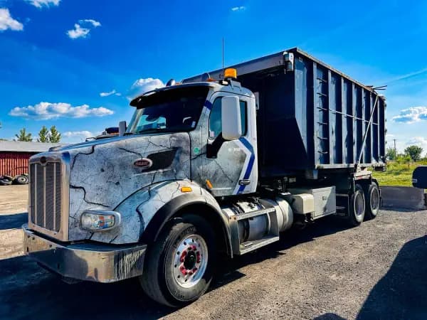 2015 PETERBILT 567 — photo 2