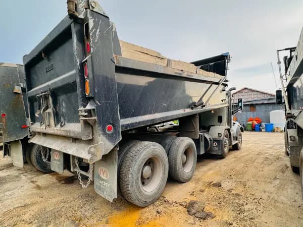2020 PETERBILT 567 — photo 3