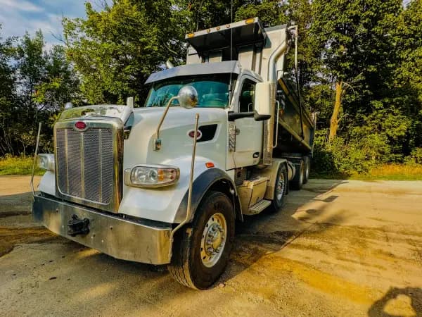 2022 PETERBILT 567