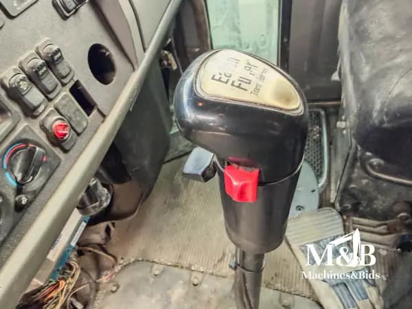 2016 PETERBILT 348 2002R — photo 15