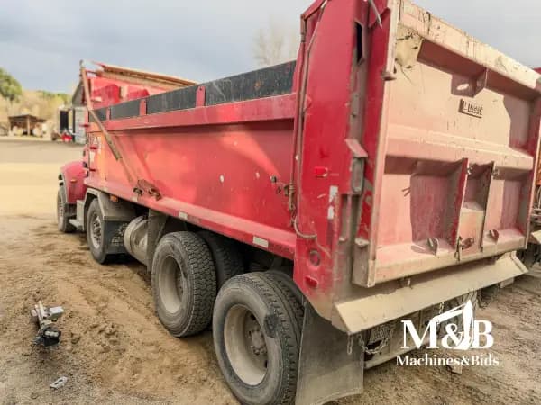 2016 PETERBILT 348 2002R — photo 3