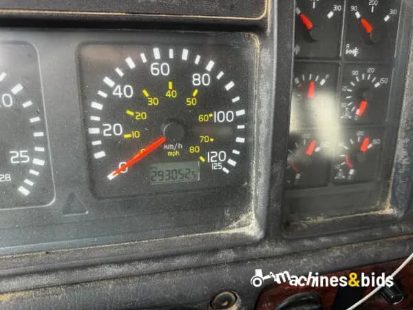 2002 VOLVO VHD124B200 — photo 14