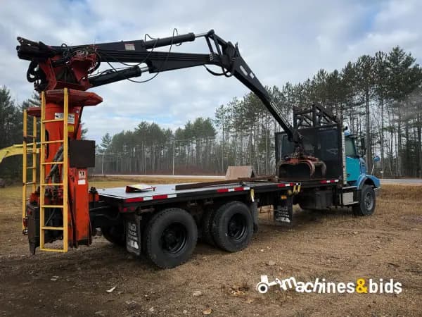 2002 VOLVO VHD124B200 — photo 2