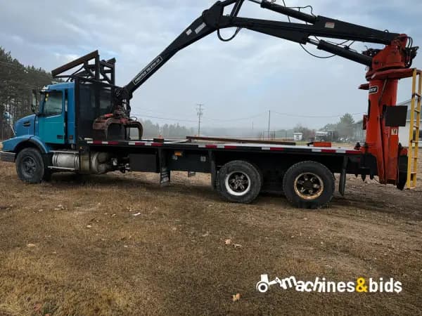 2002 VOLVO VHD124B200 — photo 5