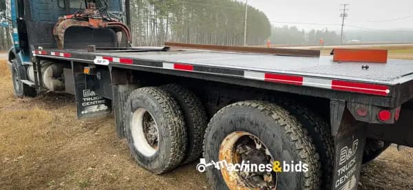 2002 VOLVO VHD124B200 — photo 7