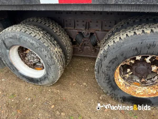 2002 VOLVO VHD124B200 — photo 8