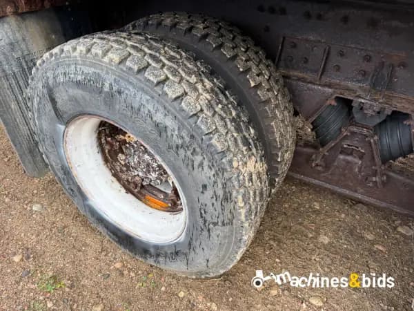 2002 VOLVO VHD124B200 — photo 9