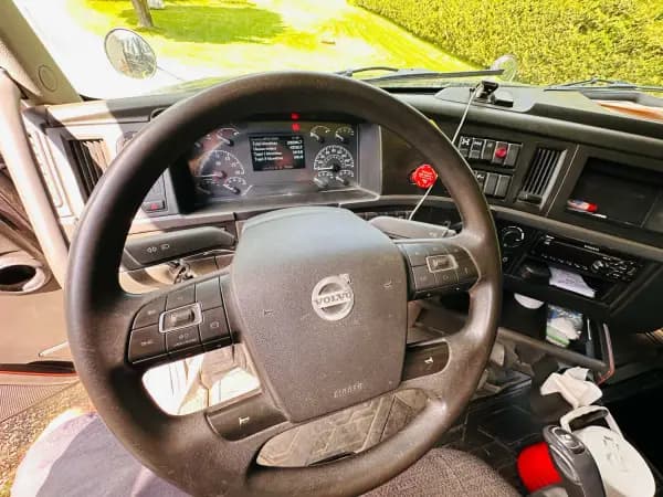 2019 VOLVO VHD64B200 — photo 7