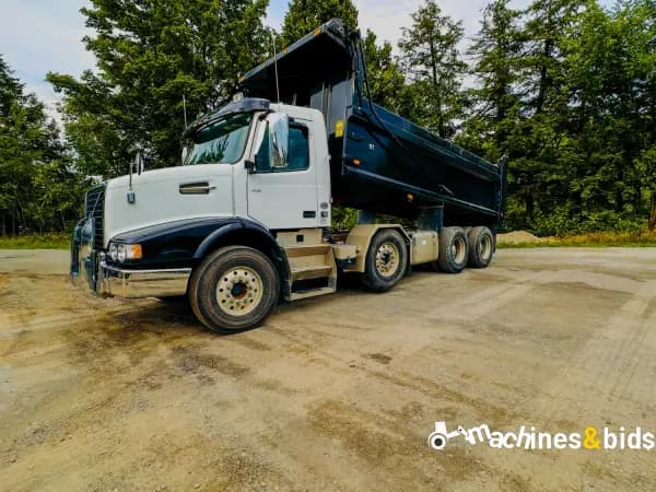 2020 VOLVO VHD64B300 — photo 10