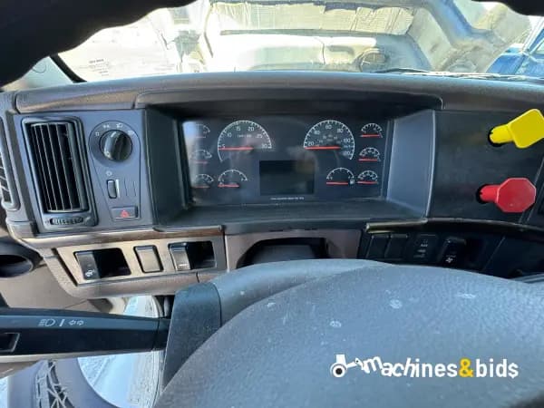 2015 VOLVO VNL64T670 — photo 14