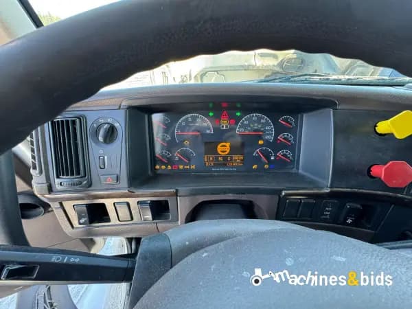 2015 VOLVO VNL64T670 — photo 15