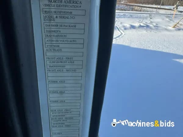 2015 VOLVO VNL64T670 — photo 8