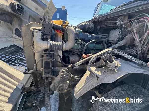 2015 VOLVO VNL64T670 — photo 8