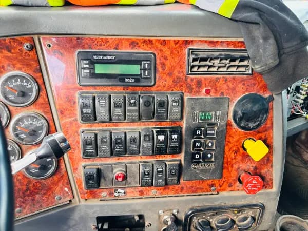 2011 WESTERN STAR 4900 — photo 14