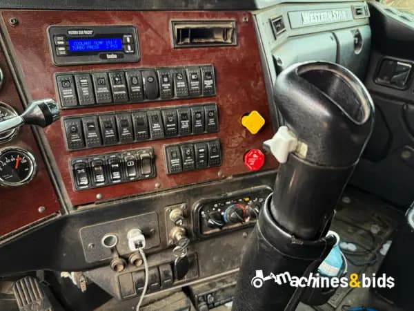 2020 WESTERN STAR 4900 — photo 18