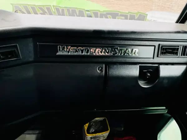 2022 WESTERN STAR 4900 — photo 2