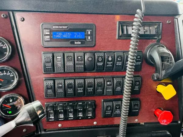 2022 WESTERN STAR 4900 — photo 21