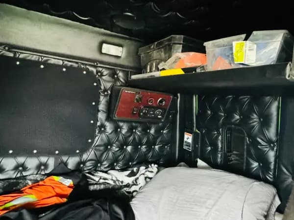 2022 WESTERN STAR 4900 — photo 4