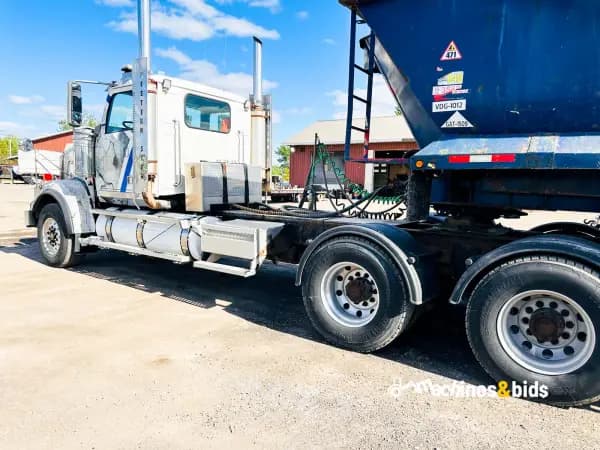 2015 WESTERN STAR 4900FA — photo 4