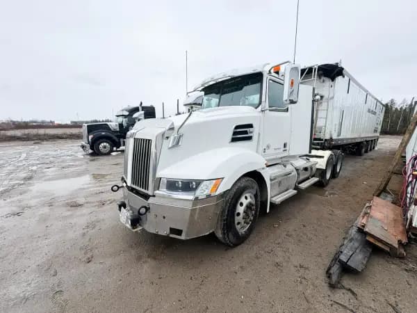2022 WESTERN STAR 5700 — photo 11