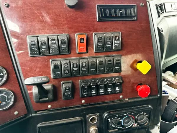 2020 WESTERN STAR 5700XE — photo 8