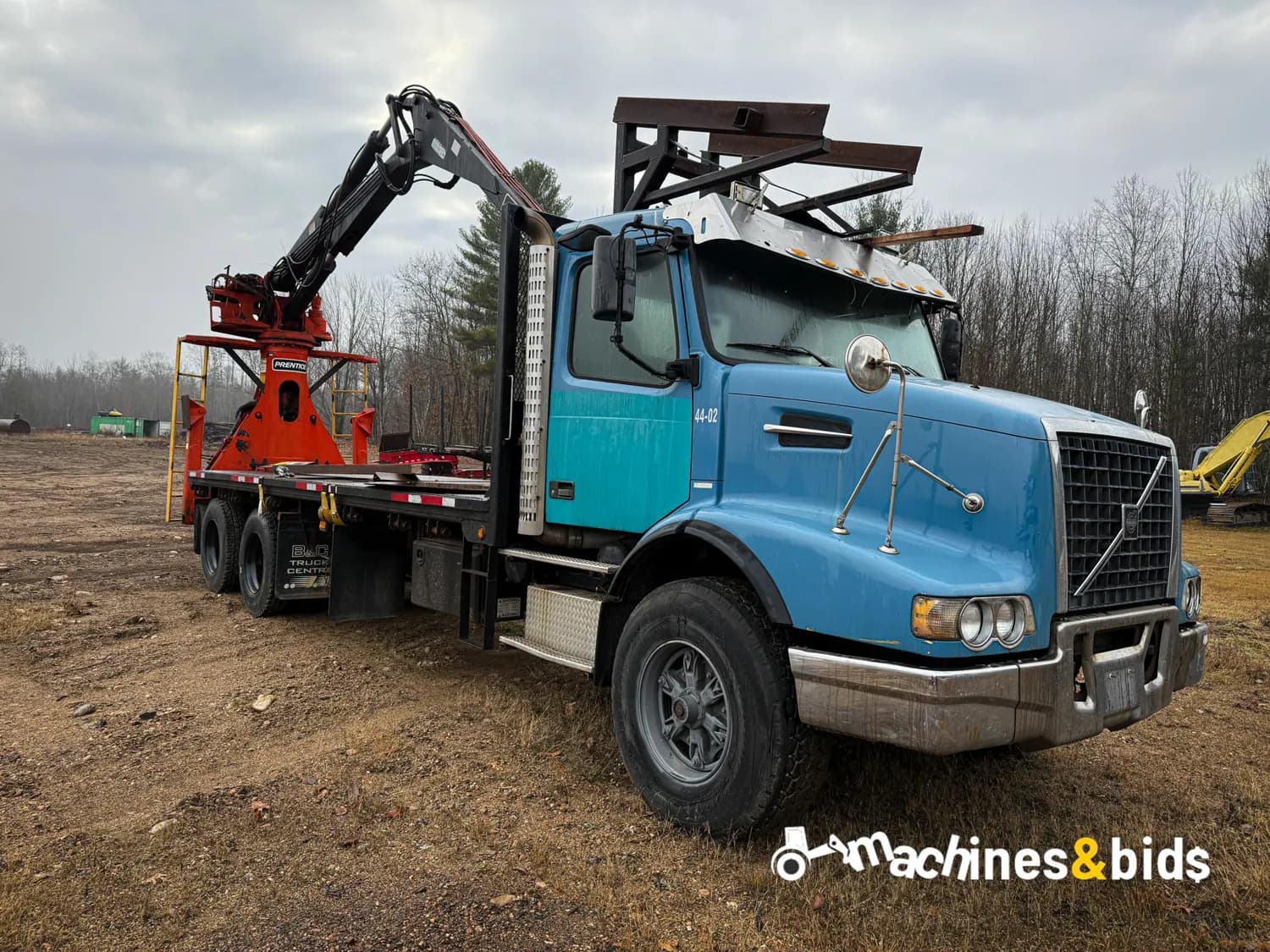 2002 VOLVO VHD124B200