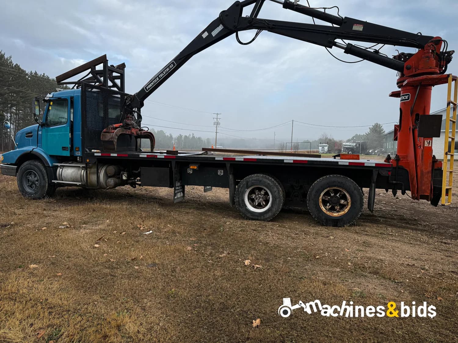 2002 VOLVO VHD124B200 — photo 5