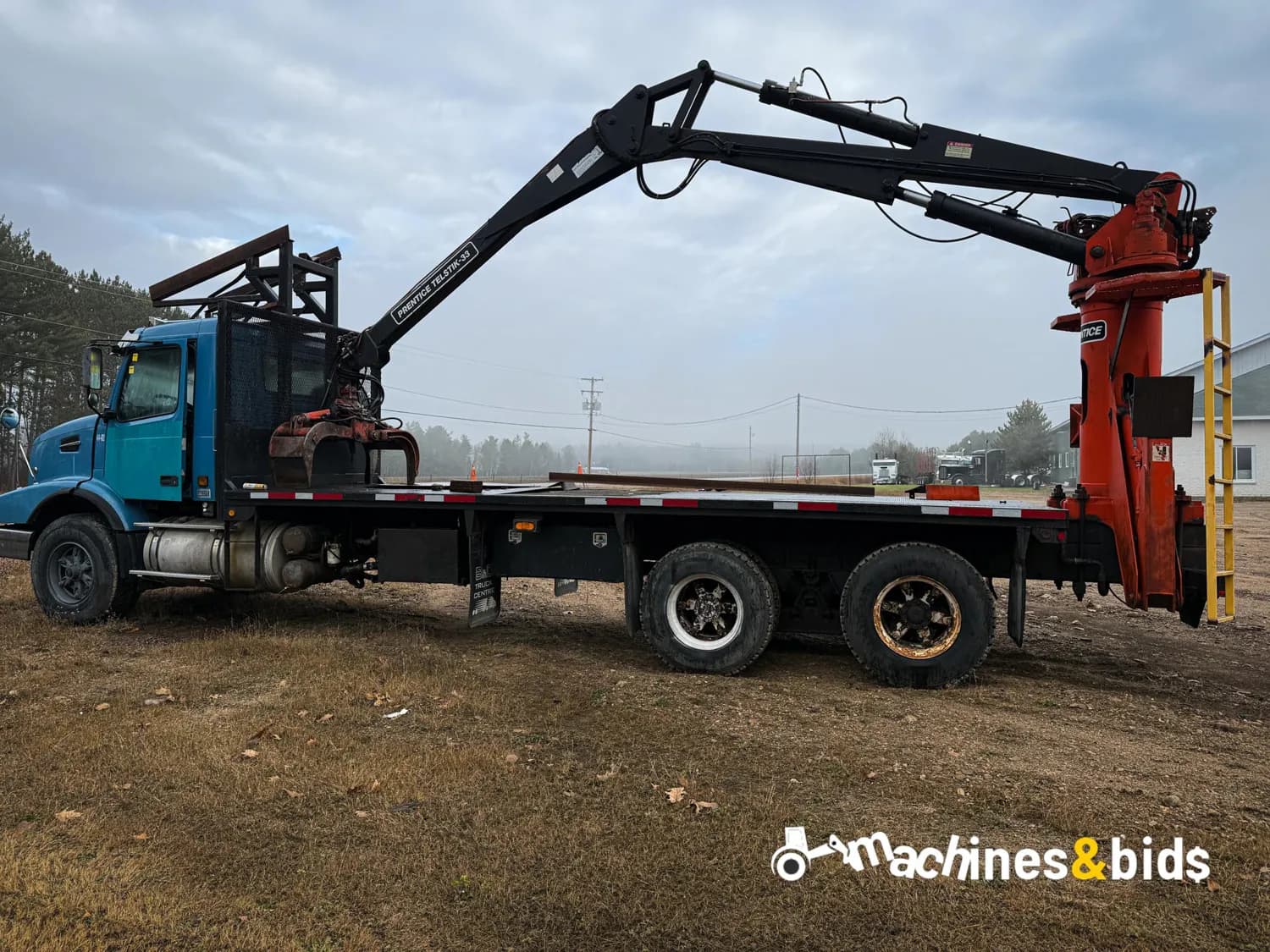 2002 VOLVO VHD124B200 — photo 6