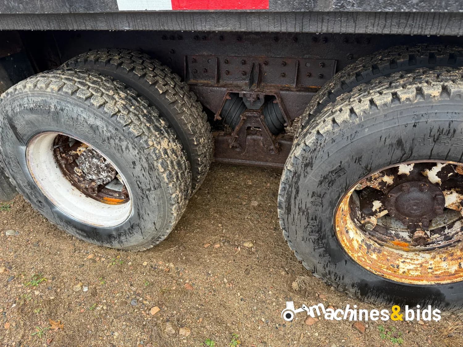 2002 VOLVO VHD124B200 — photo 8